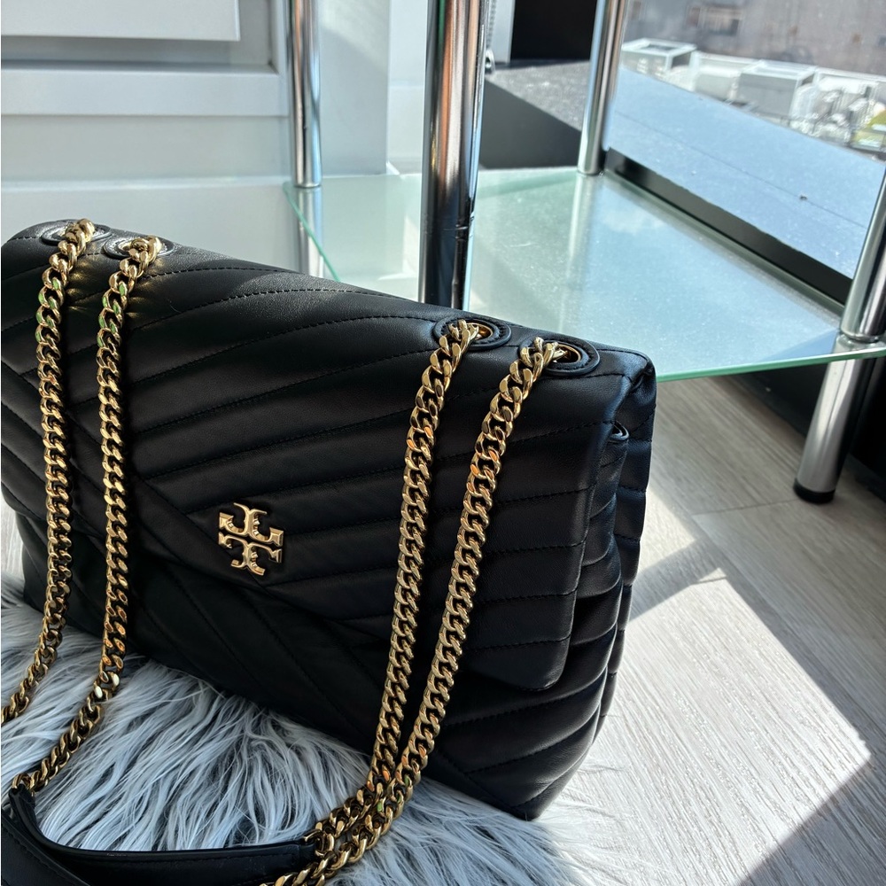 Tory Burch Black Kira Chevron Shoulder Bag - Picture 4 of 7